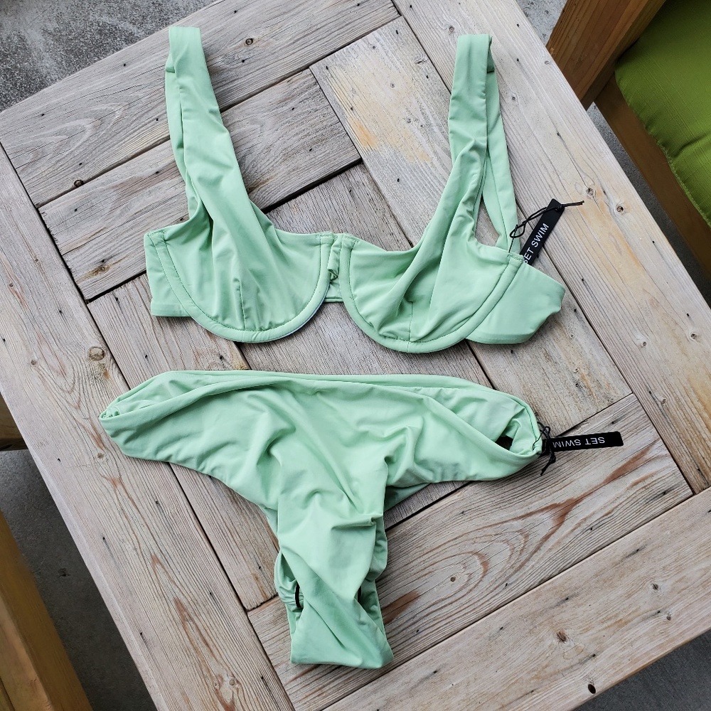 SET ACTIVE Limited Edition NWT Swim Set in Green Butter